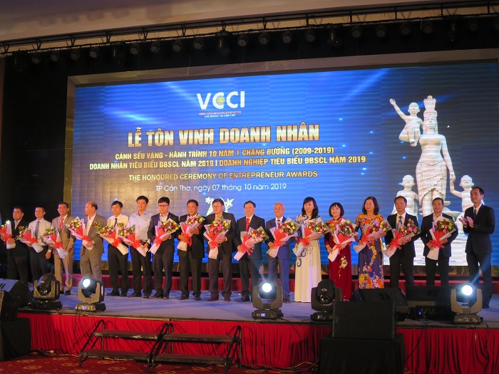 THIEN LONG INTRODUCES NEW PRODUCTS AT THE 2019 AWARD OF OUT-STANDING ENTREPRENEURS & BUSINESS IN MEKONG DELTA